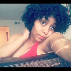 Meet your Posher, Detra